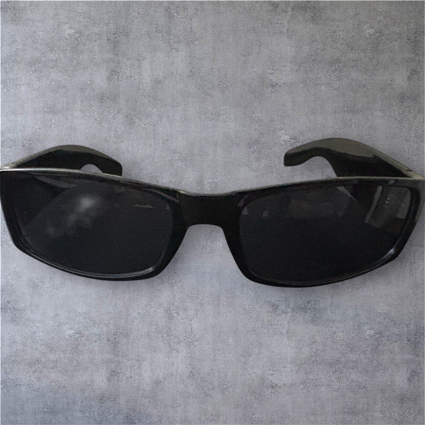 The Signature Gloss Black